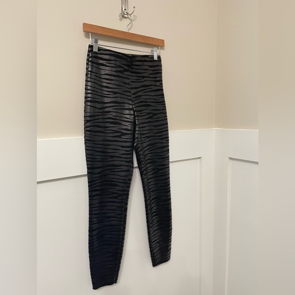 Zara Black Metallic Faux Leather Zebra Skinny Leggings Size XS - Picture 4 of 7